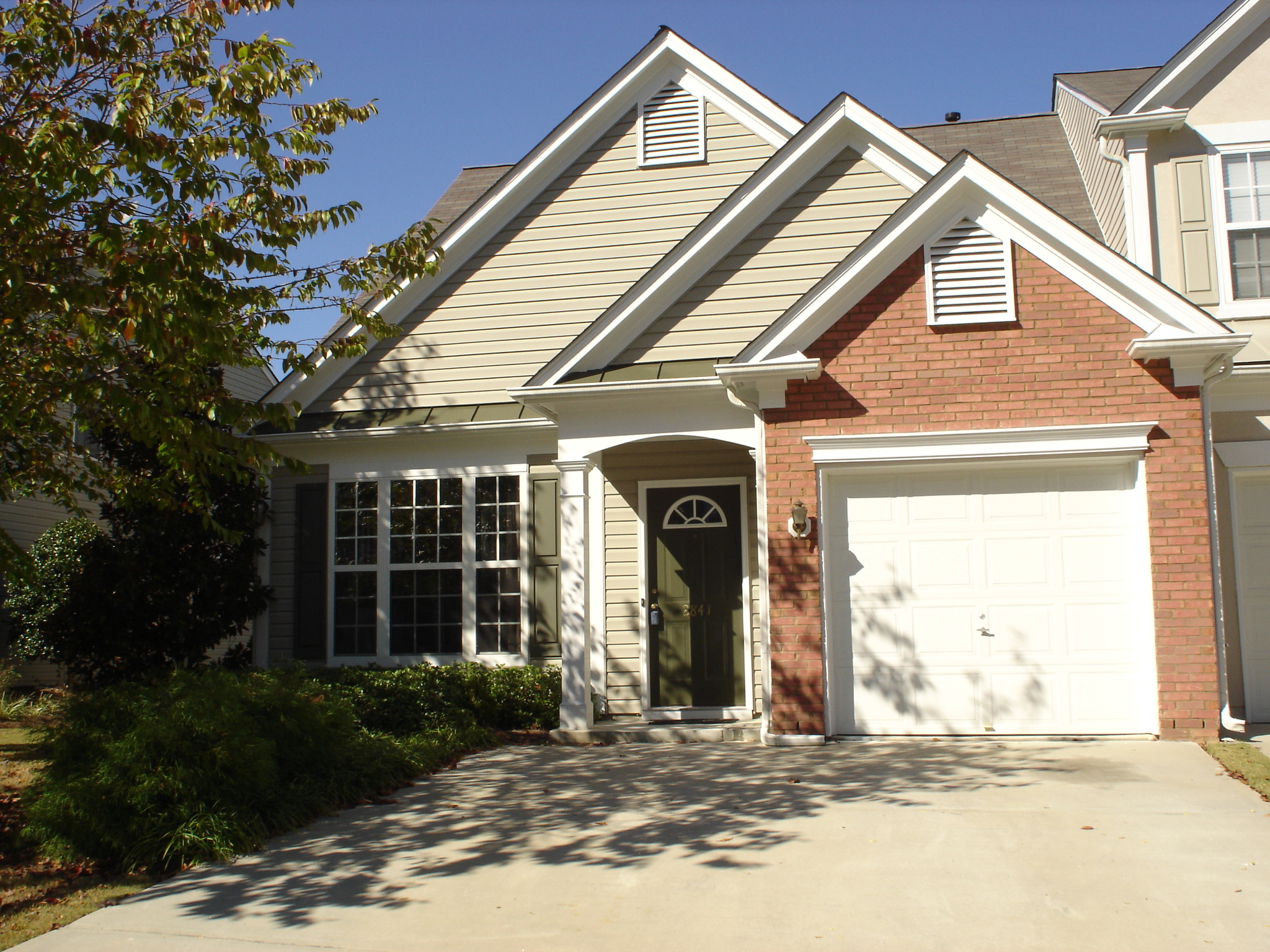 2841 Ashleigh Ln, 3BR/2.5BA Townhome for Lease in Alpharetta for $2700/month Rent